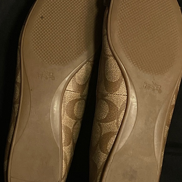 Gently used coach flats. Please not the shoes will be sold w/out the box. - Picture 5 of 5